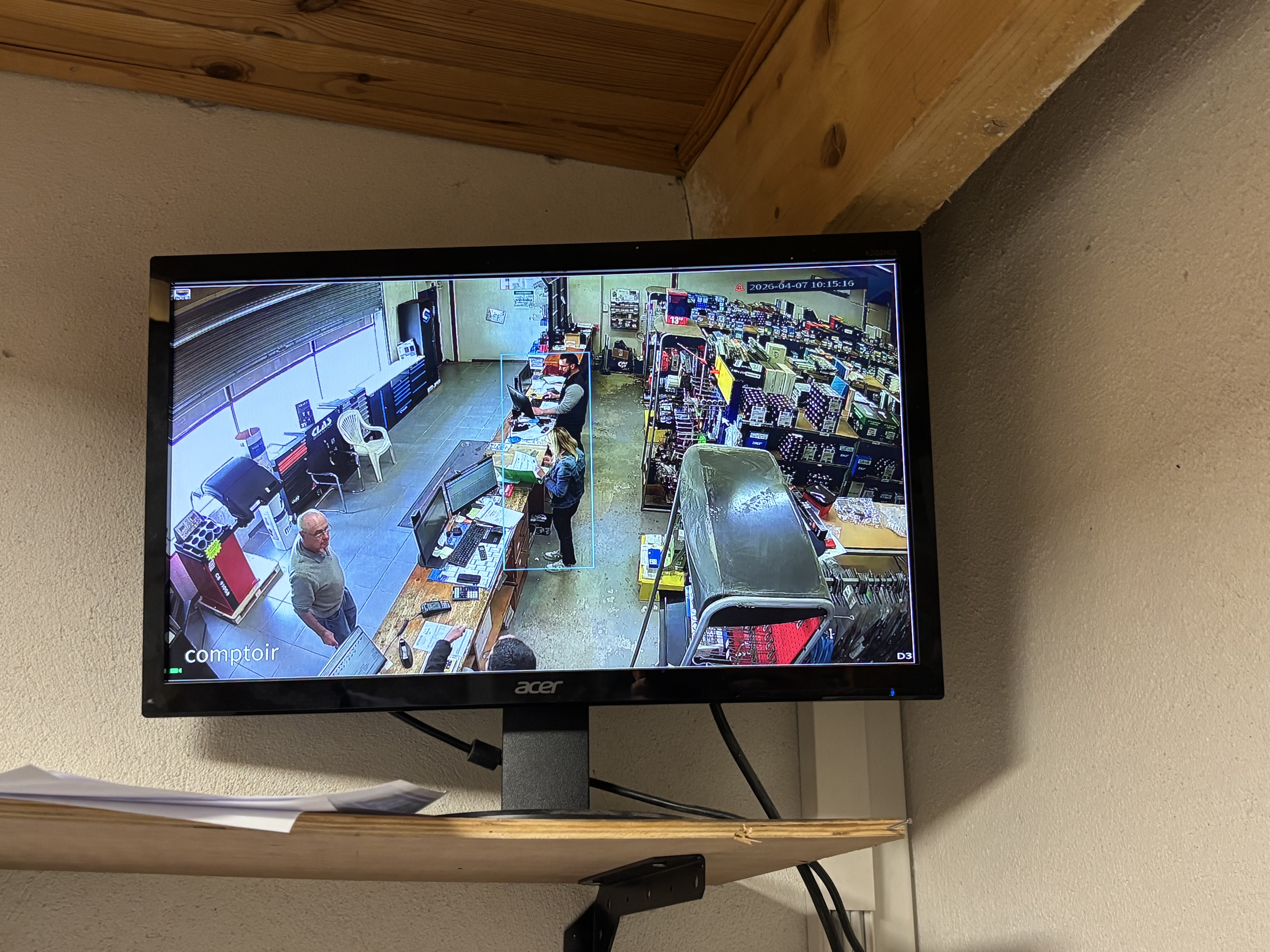 Écran de vidéosurveillance multi-caméras
